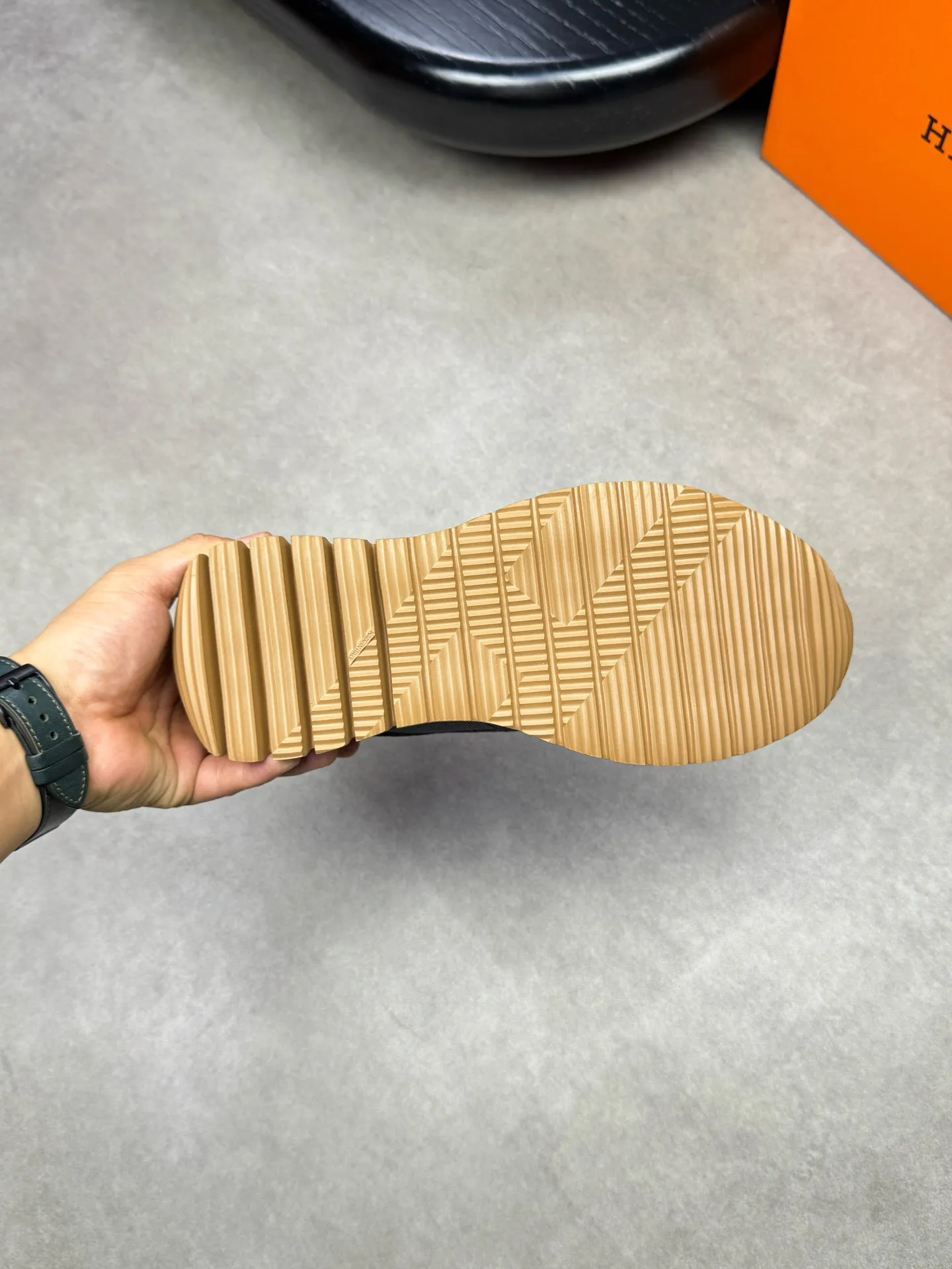 [HERMES] Hermès men's shoes 💰680💰 - high-end quality original items 🔍🔍🔍 casual sports shoes - upper: 🔝 suede environmentally friendly leather, brand high mercerized canvas body with forged ´H´ totem, tongue webbing injection molded brand logo - lining: brand canvas, foot pads; water-dyed cowhide -Outsole: ultra-light T men's shoes 💰U foam; two-color molded outsole -Ultra-high quality control, fine workmanship: highlighted (high-end, extravagance, grade) -Size: 39-44 (38, 45, can be customized)